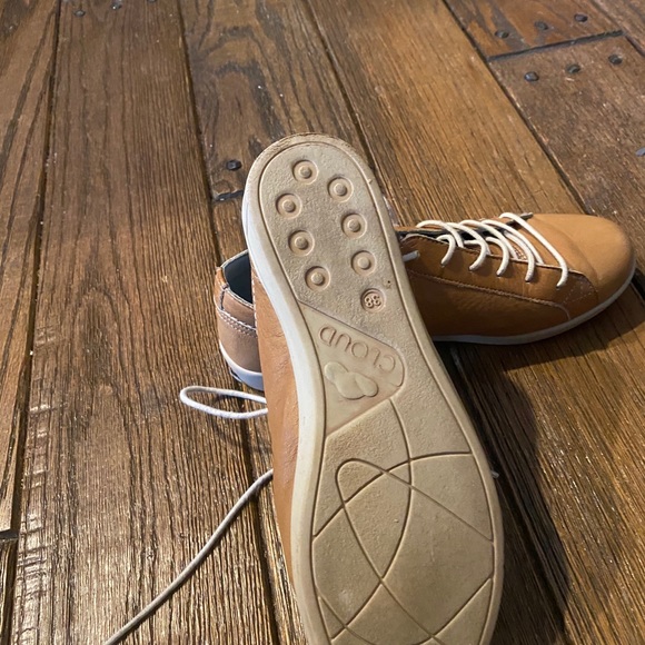 Cloud footwear - Picture 2 of 3